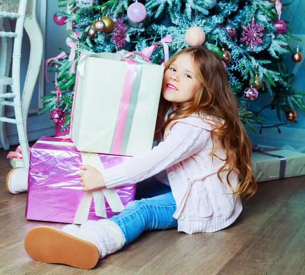 Chica en Navidad — Foto de Stock