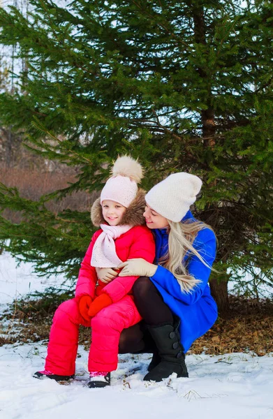 Madre e figlia all'aperto — Foto Stock