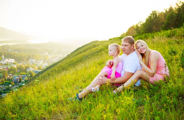 Mutlu aile açık — Stok fotoğraf