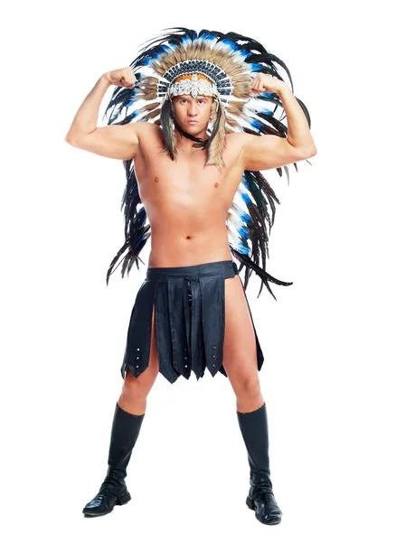 Dançarina vestindo um traje nativo americano — Fotografia de Stock
