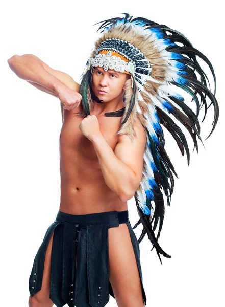 Dançarina vestindo um traje nativo americano — Fotografia de Stock