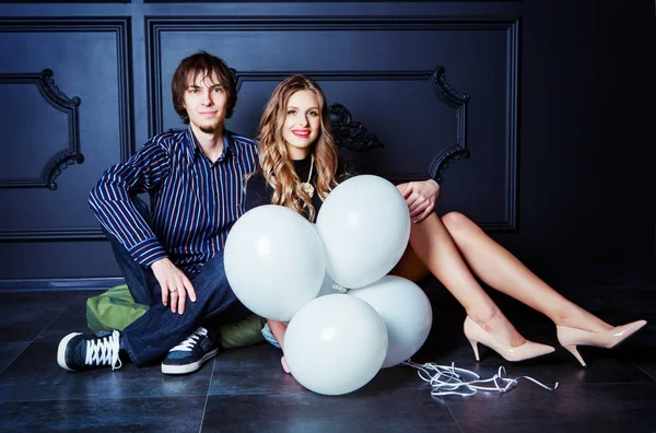 Happy beautiful young couple with white balloons — Stock Photo, Image