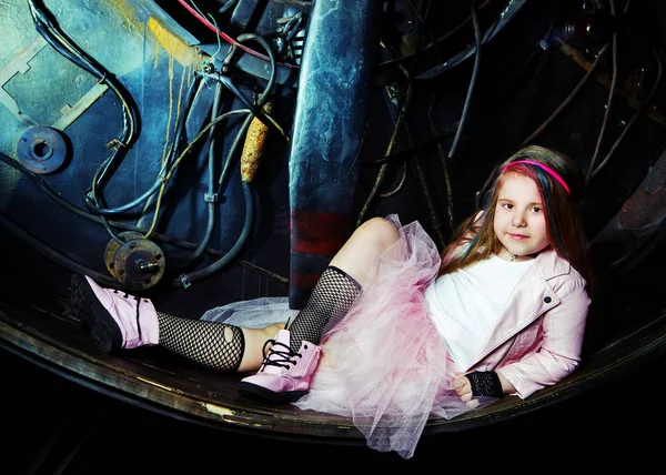 Vacker liten flicka i steampunk stil photoshoot — Stockfoto