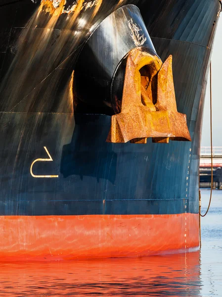 Bow anchor on ship — Stock Photo, Image