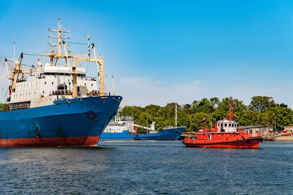 Manövrar i hamn — Stockfoto