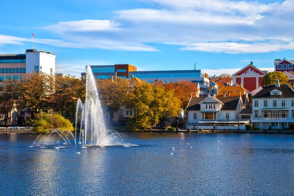 Stadsparken på hösten — Stockfoto