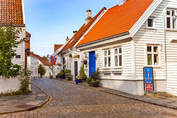 Casas de madeira tradicionais em Stavanger — Fotografia de Stock