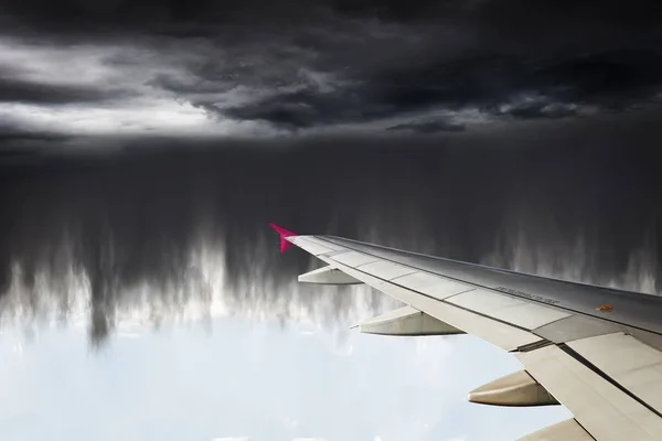 Flights in bad weather — Stock Photo, Image