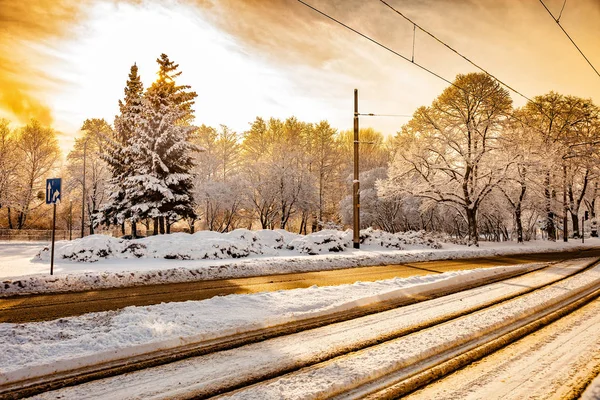 Estrada ao pôr do sol no inverno — Fotografia de Stock