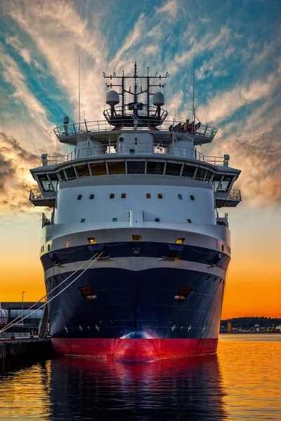 Tug in port — Stock Photo, Image