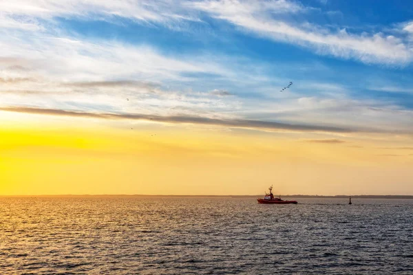 Sleepboot op zee — Stockfoto