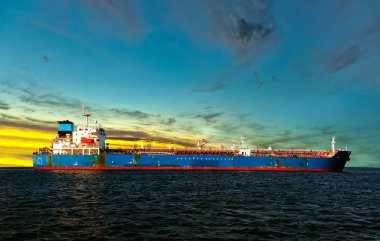 gemi ve gün batımı