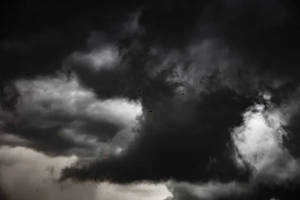 暗い雲 - 劇的な空 — ストック写真