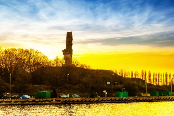 Cais do porto ao nascer do sol — Fotografia de Stock