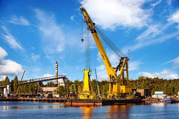 Huge floating crane — Stock Photo, Image