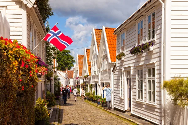Tipici edifici in legno bianco a Stavanger — Foto Stock