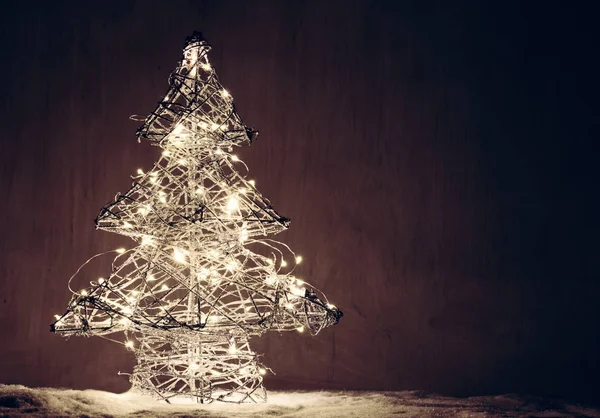 Weihnachtsbaumform aus Lichtern — Stockfoto