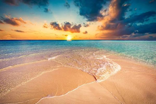 Oceano calmo ao pôr do sol . — Fotografia de Stock