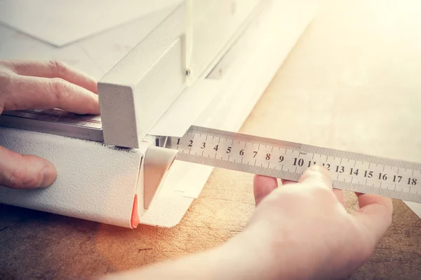 Man does measuring with slide callipe — Stock Photo, Image