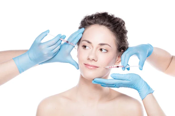 Женщина с инъекциями ботокса на лице — стоковое фото