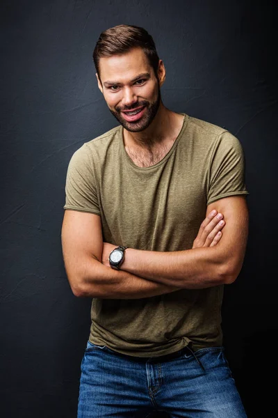 Bonito homem sorrindo — Fotografia de Stock