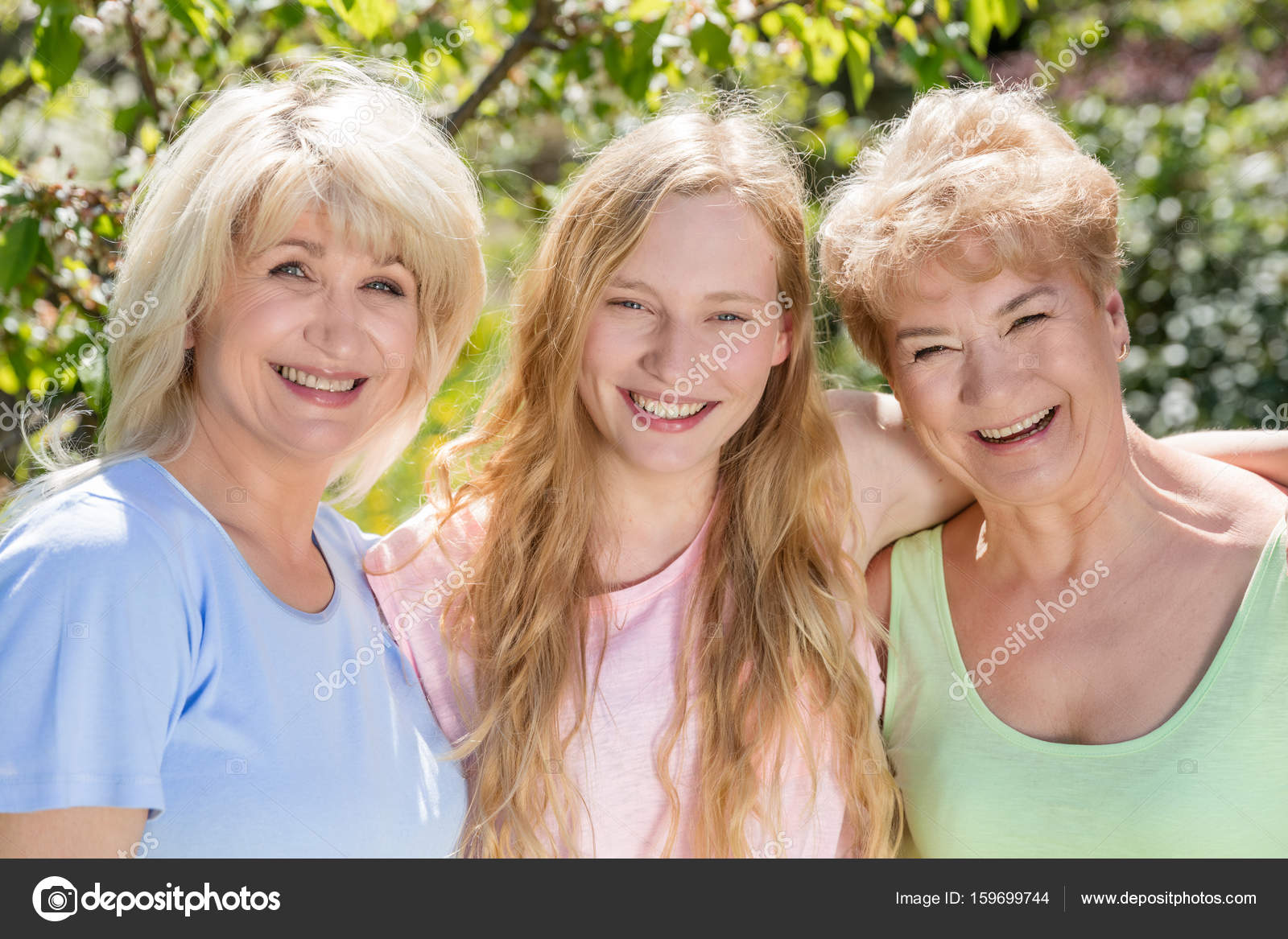 дружная семья. семья поколения. большая семья. семья с бабушкой и дедушкой. счастливая семья.