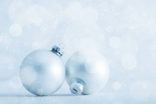 Christmas glass balls on cold frosty glitter background — Stock Photo, Image