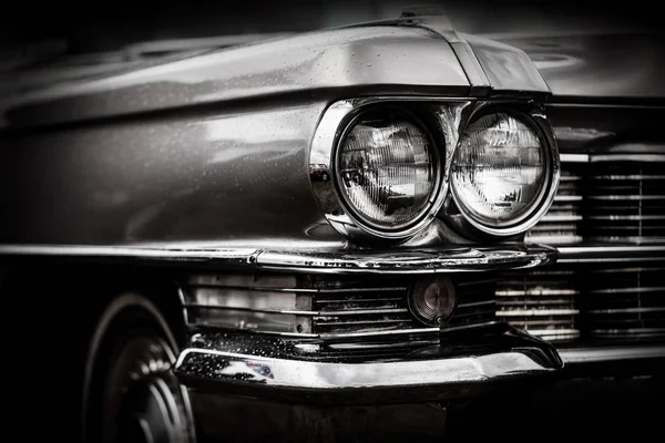 Close-up detail van gerestaureerde klassieke Amerikaanse auto. — Stockfoto