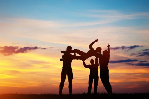 People throwing a woman to the sky. — Stock Photo, Image