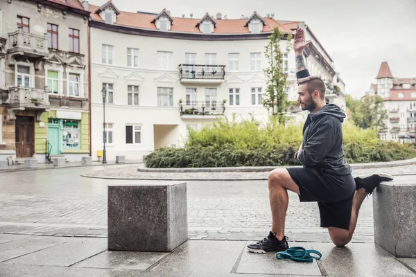 Millennial Homem Magro Esticando Seu Corpo Local Cidade Rotina Pós — Fotografia de Stock