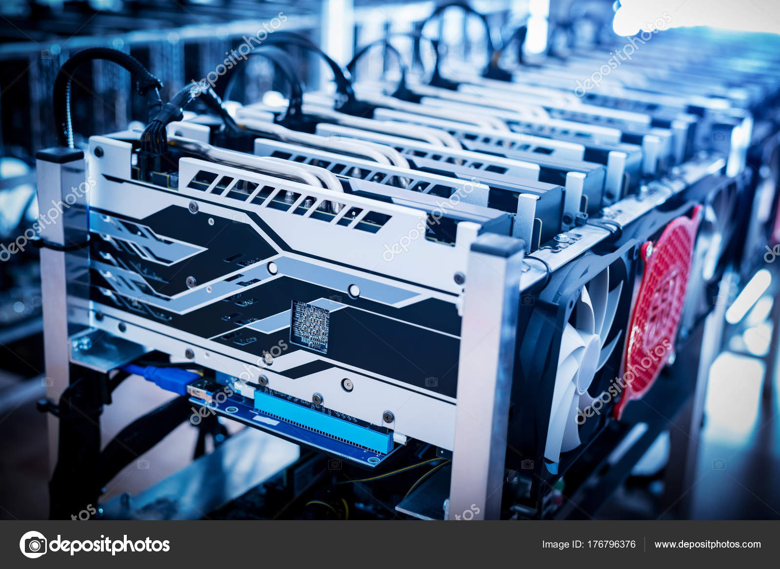 Майнинг криптовалюты. Биткоин майнинг. Майнинг гиф. Майнинг ферма. Биткоин.