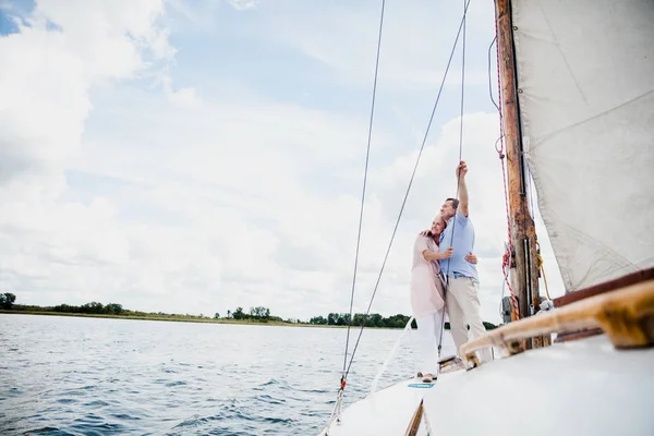 Retired Marriage Sailing Lake Summer Tourists Active Retirement — Stock Photo, Image