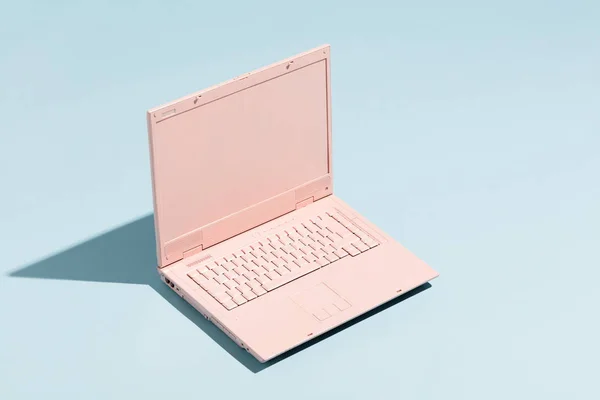 Retro Różowy Laptop Pastelowe Niebieskie Tło Technologii Twórczość Minimalizmu — Zdjęcie stockowe