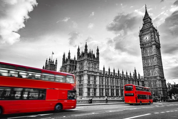 红色公共汽车在运动和大本 西敏寺 英国的宫殿 — 图库照片