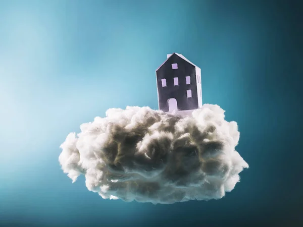 Casa Papel Pie Sobre Nube Algodón —  Fotos de Stock