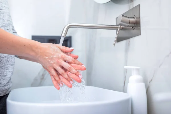 Mujer Lavándose Las Manos Con Jabón Espuma Higiene Prevención Del — Foto de Stock