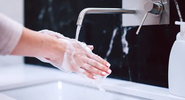 Lavarse Las Manos Con Jabón Espuma Higiene Asistencia Sanitaria Prevención — Foto de Stock