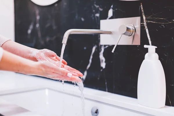 Lavarse Las Manos Con Jabón Espuma Higiene Asistencia Sanitaria Prevención — Foto de Stock