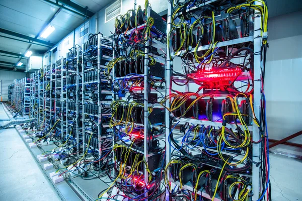 Bitcoin Crypto Mijnbouw Boerderij Groot Datacenter High Tech Server Computers — Stockfoto