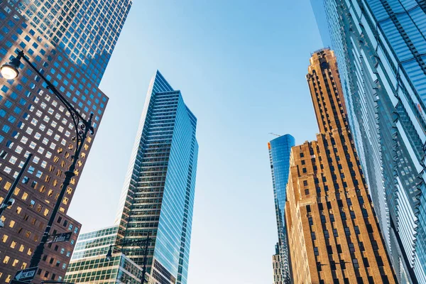 美国纽约市的曼哈顿摩天大楼 阳光灿烂的日子里市中心的高楼 — 图库照片