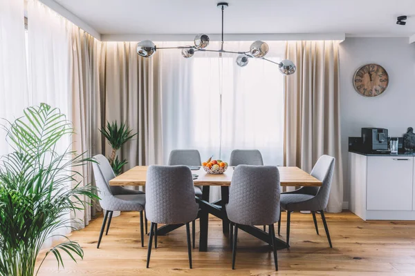 Comedor Con Mesa Madera Suelo Apartamento Moderno Diseño Interiores —  Fotos de Stock