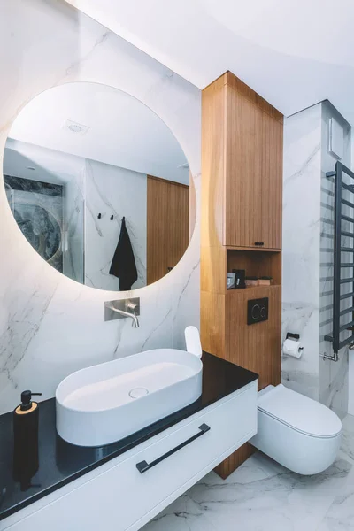 Modern Luxus Fürdőszoba Belső Kialakítás Márvánnyal Fával Rozsdamentes Acélból Kerek — Stock Fotó