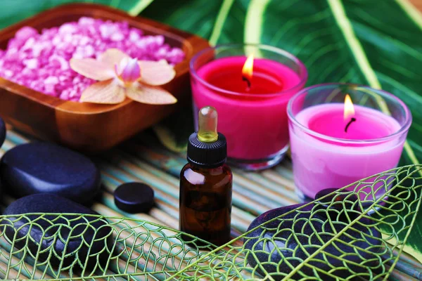 Essential oil with bath salt and candles — Stock Photo, Image