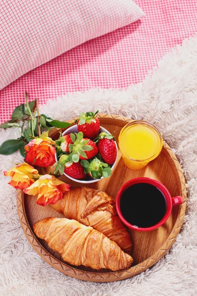 Breakfast in bed with coffee and croissants — Stock Photo, Image