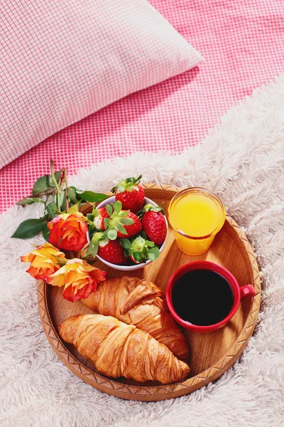 Breakfast in bed with coffee and croissants — Stock Photo, Image