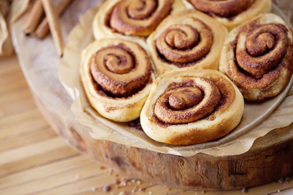 Deliciosos rolos de canela — Fotografia de Stock