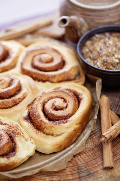 Deliciosos rolos de canela — Fotografia de Stock