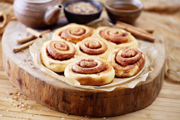 Deliciosos rolos de canela — Fotografia de Stock