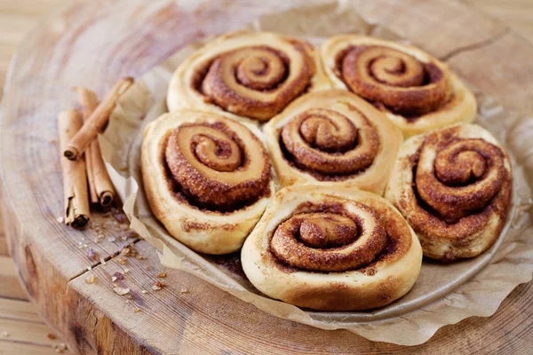 Deliciosos rolos de canela — Fotografia de Stock