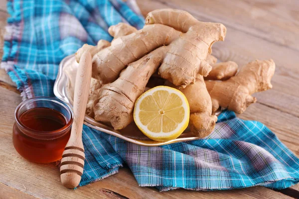 Ginger roots with honey and lemon — Stock Photo, Image